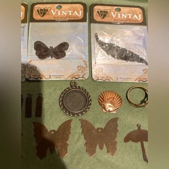 Various jewelry making supplies, Vintaj brass blanks etc, LOT 5 - Picture 4 of 7